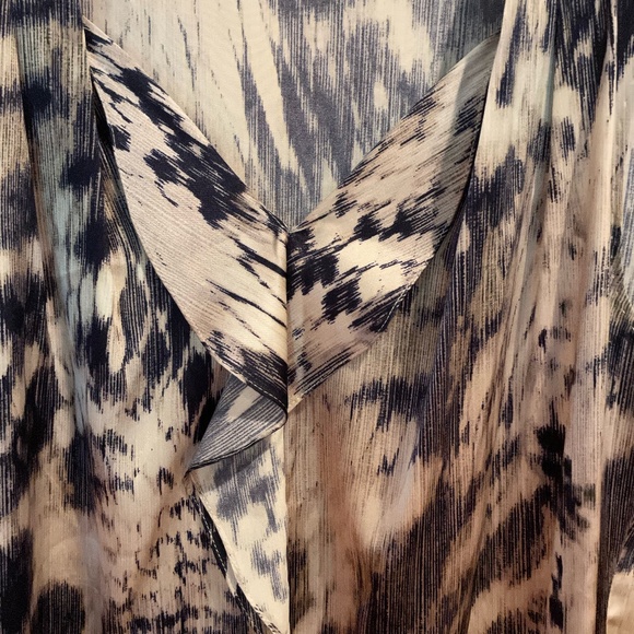 Elie Tahari - sleeveless silky blouse - Picture 3 of 7